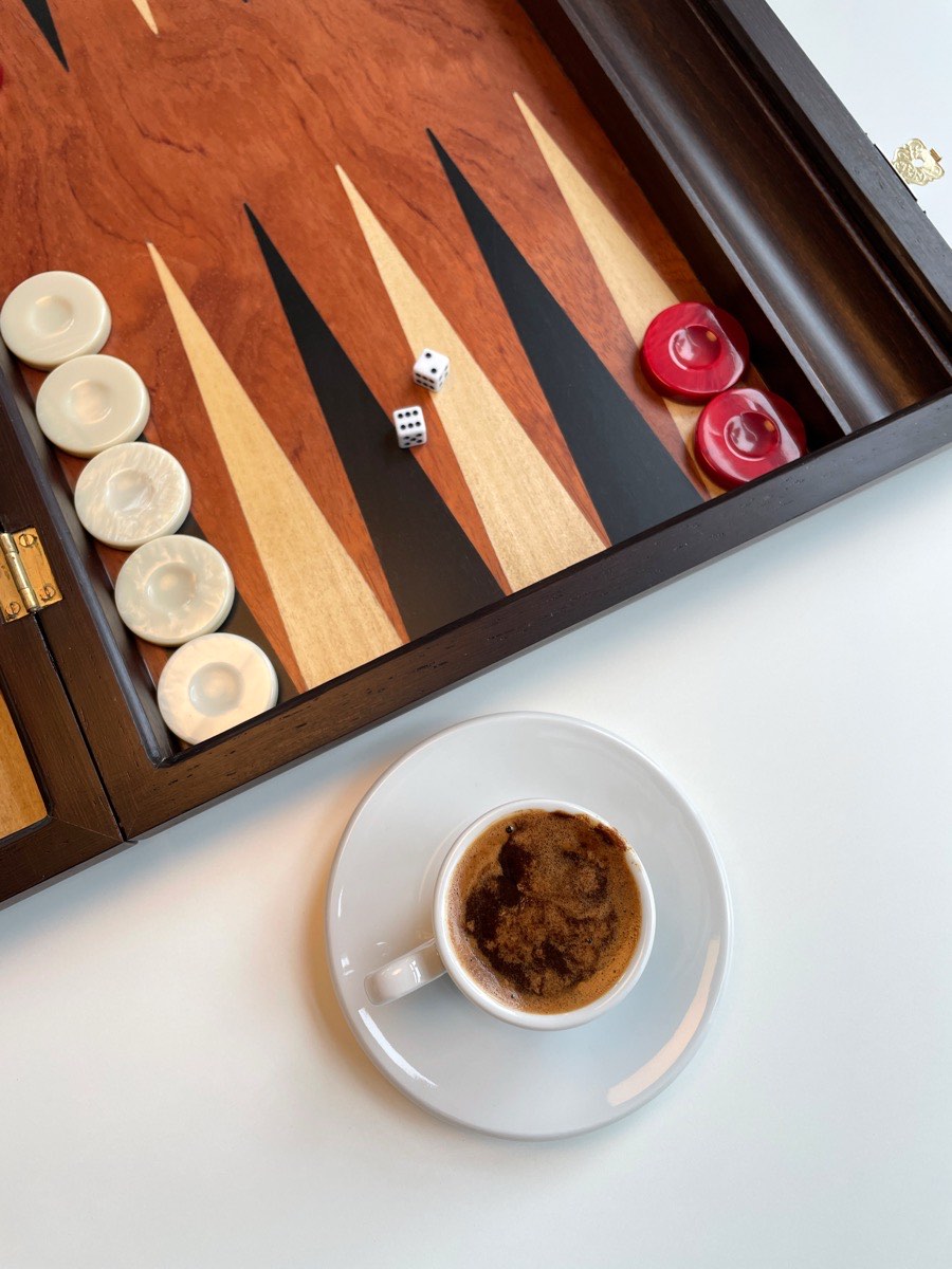 Café Santé: Coffee by Day, Ouzo by Night on Plateia Othonos