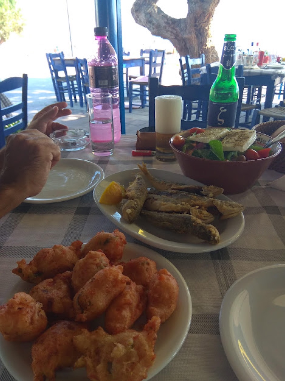 Mamra Rakomburareion: Mezedes and Atmosphere in Kalamata